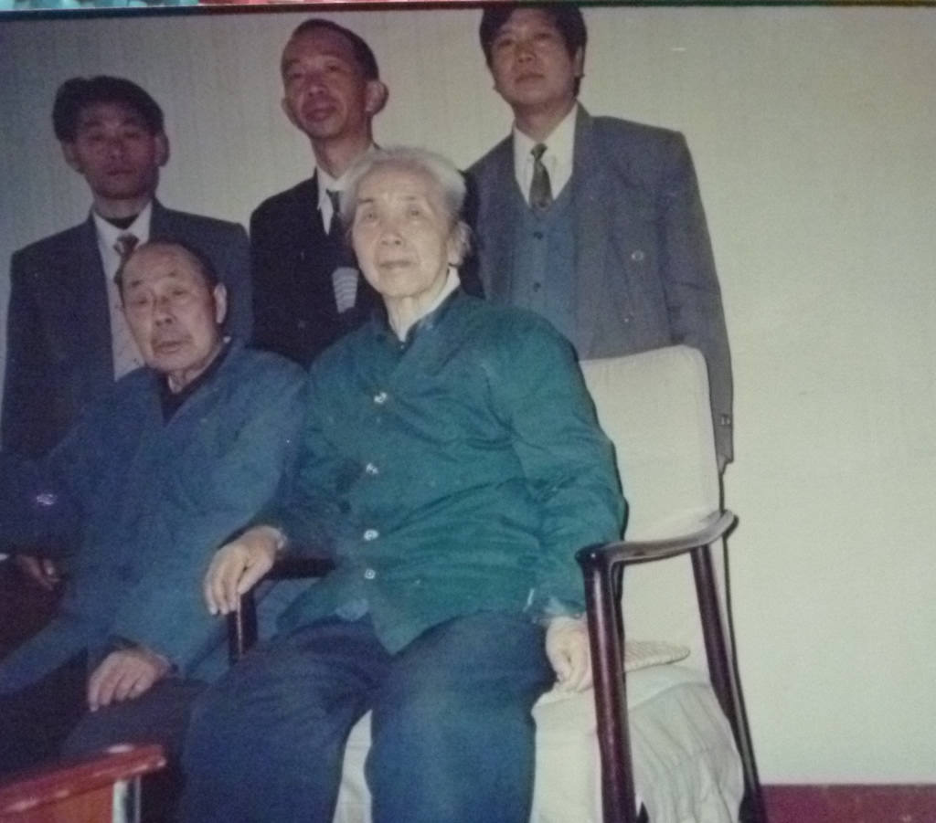 1993年4月拜访贺俊贞将军夫妇