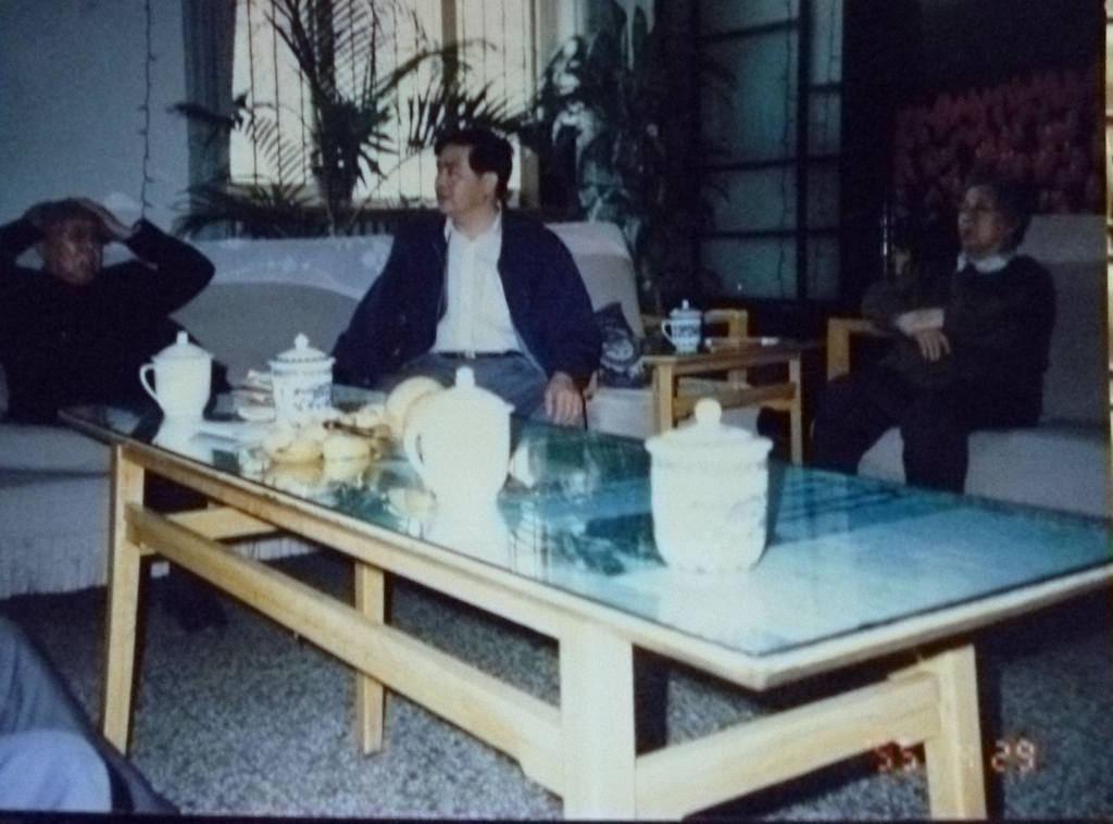 93年4月与咸宁地委书记万维东在京看望王平上将及夫人